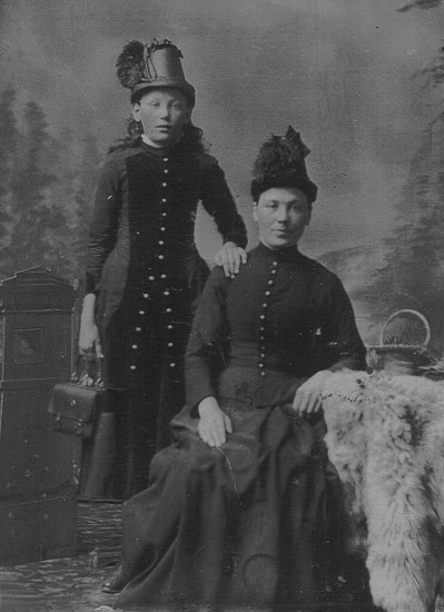 Caroline & Maggie Hoddinott, Bonavista Bay, Nfld.