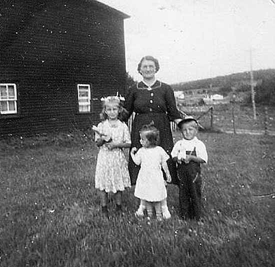 Elizabeth Julia Frost-Spracklin & Children