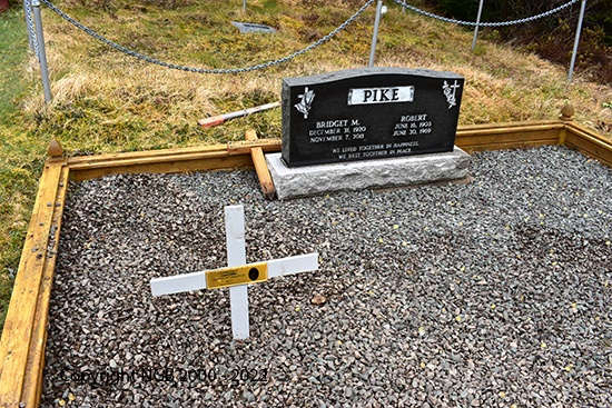 Bridget, Robert & Laura Pike 
